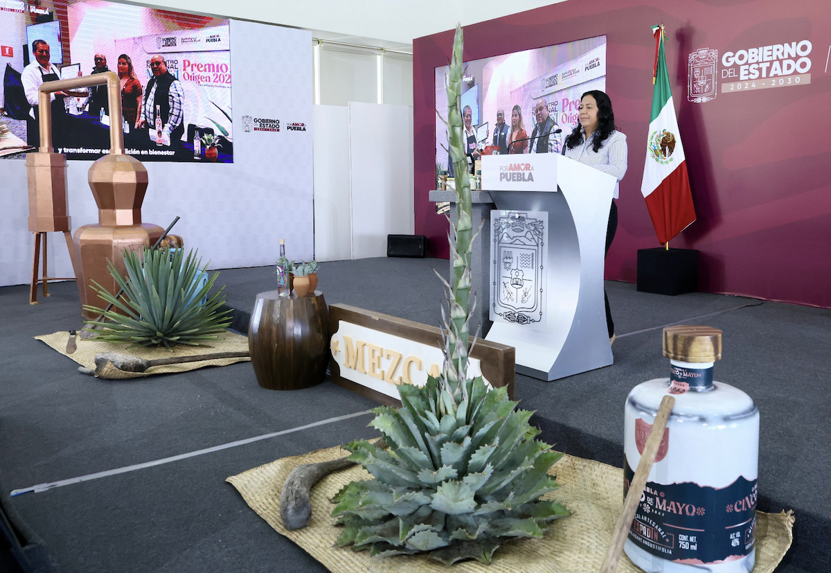Mezcal poblano recibe el 